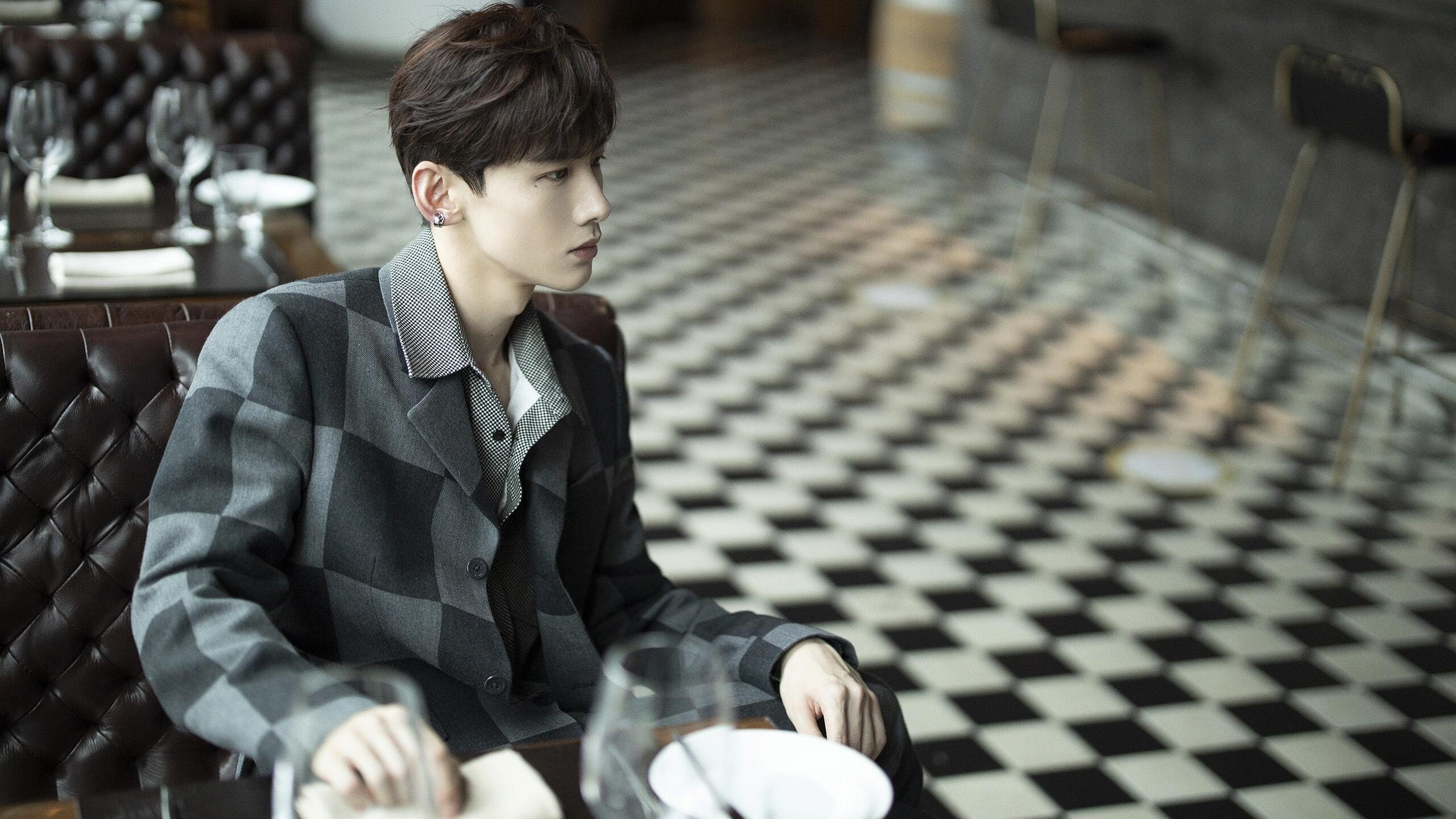 开云体育官方网站登陆-“英超争冠组厮杀激烈，悬念持续升温”，英超冠军联赛赛程